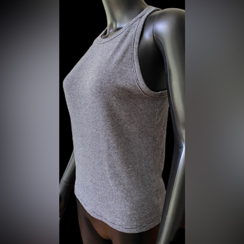 American Eagle: Black & White Top - Picture 8 of 17